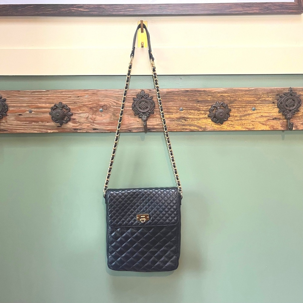 Bodhi Black Quilted Pebbled Leather Crossbody Bag Gold Chain BBW00086002